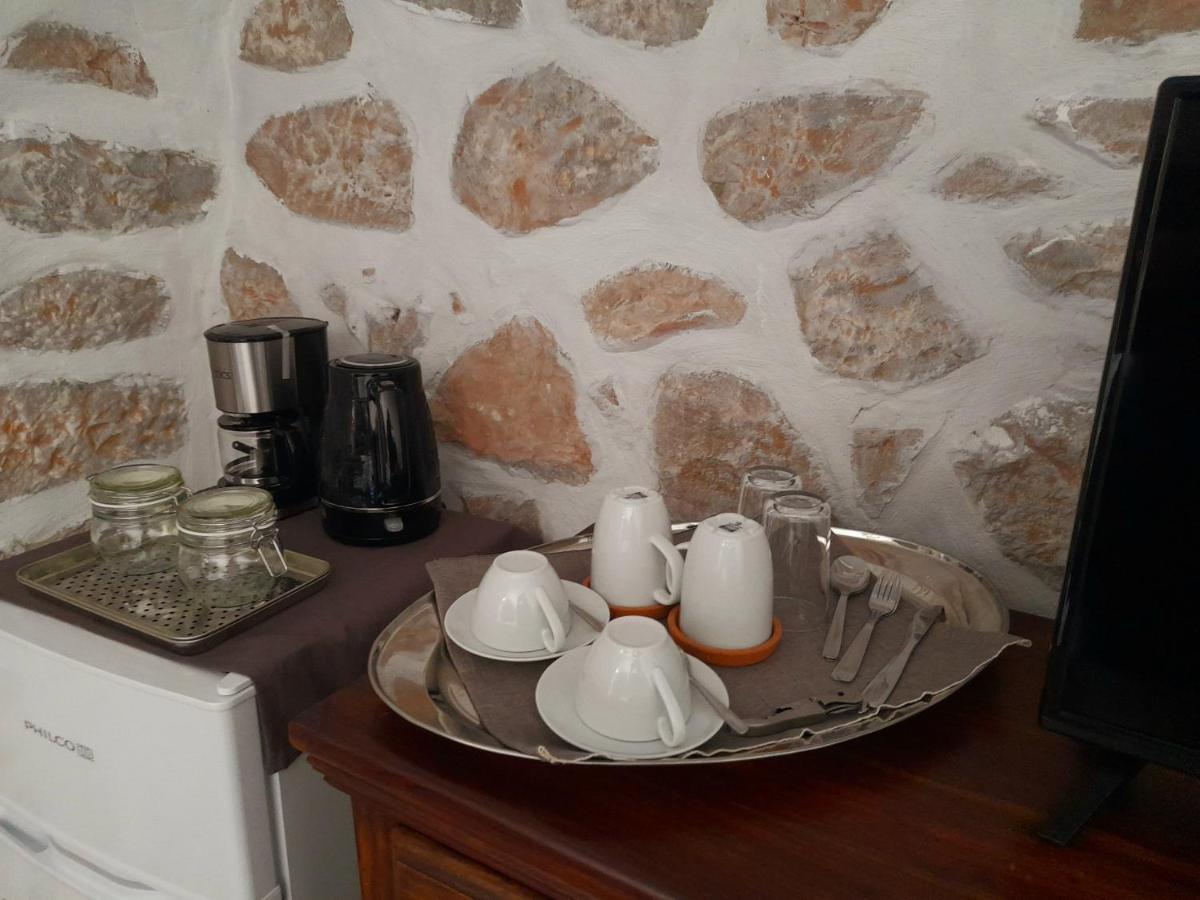 The Two Carob Trees, Traditional Stonehouse, Nikandri, Pirgos Diros Apartment Lefkias Bagian luar foto