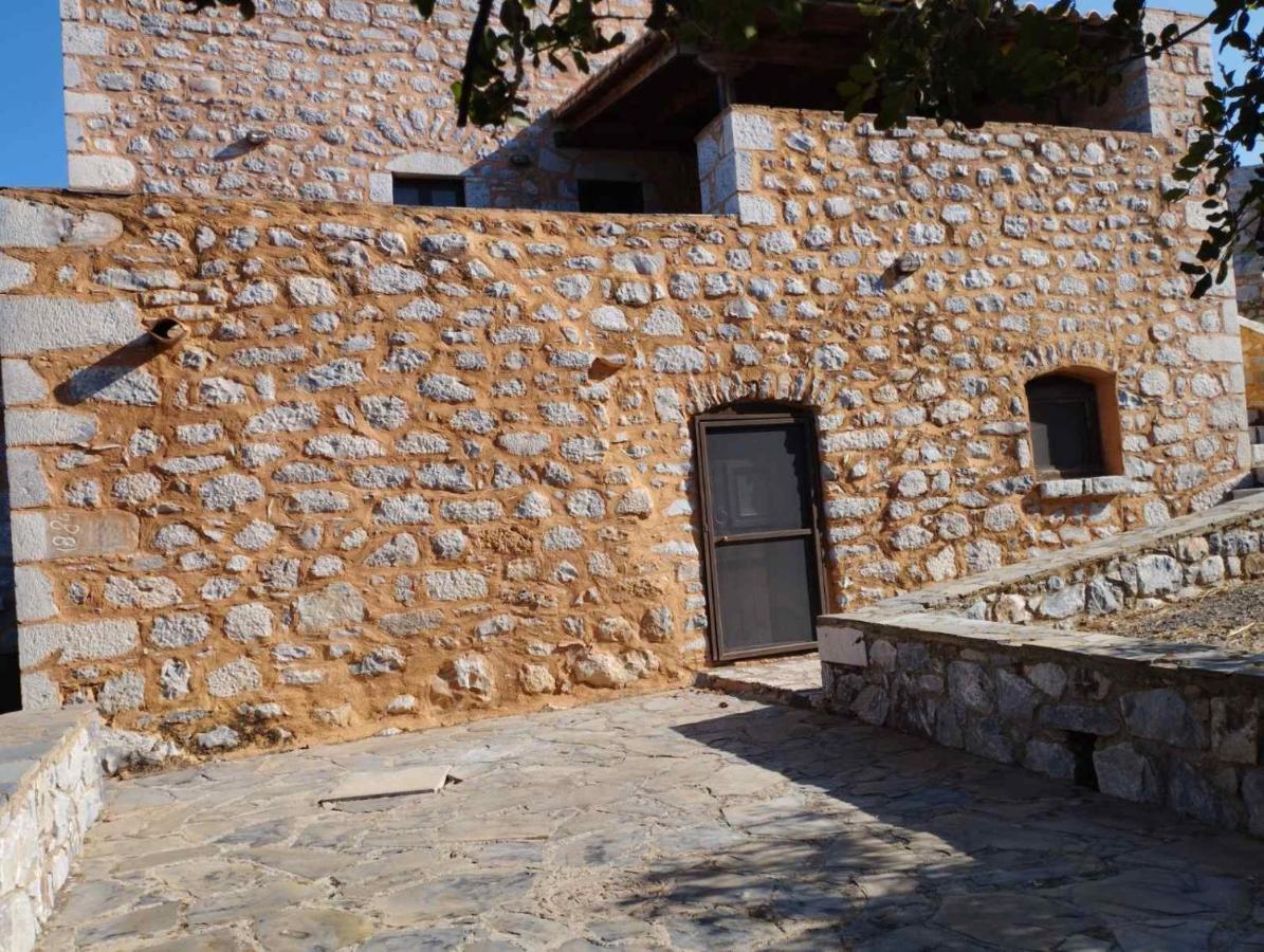 The Two Carob Trees, Traditional Stonehouse, Nikandri, Pirgos Diros Apartment Lefkias Bagian luar foto