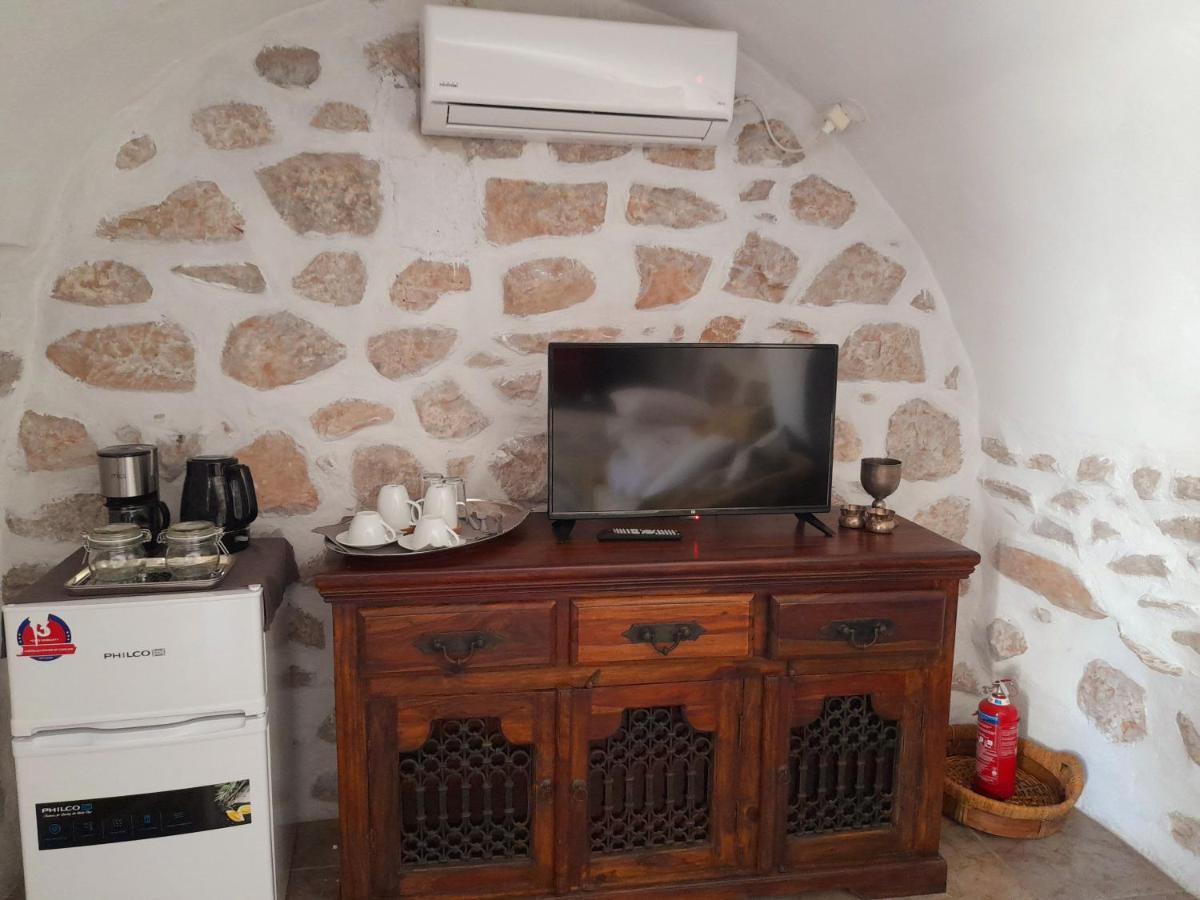 The Two Carob Trees, Traditional Stonehouse, Nikandri, Pirgos Diros Apartment Lefkias Bagian luar foto