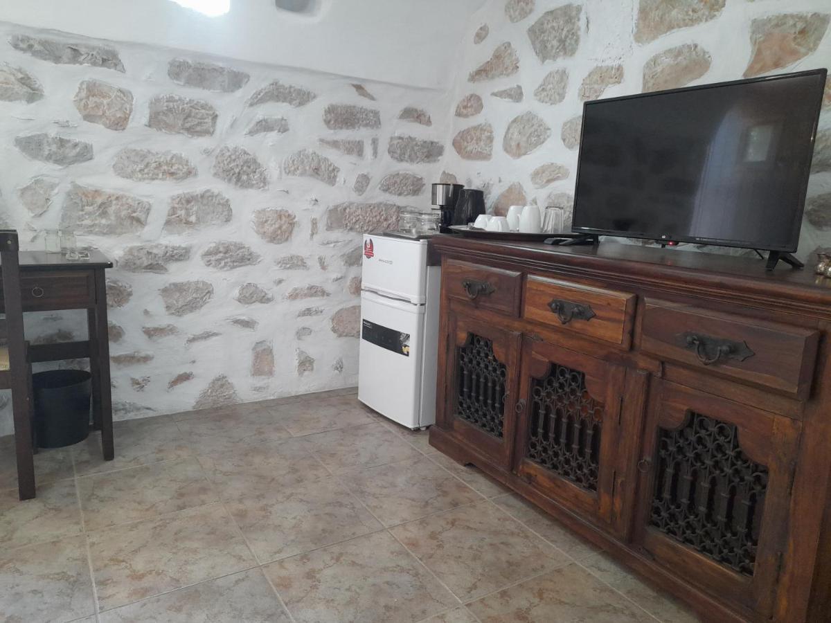 The Two Carob Trees, Traditional Stonehouse, Nikandri, Pirgos Diros Apartment Lefkias Bagian luar foto