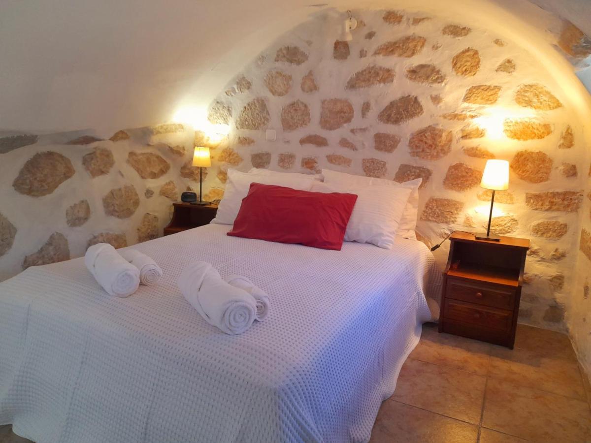 The Two Carob Trees, Traditional Stonehouse, Nikandri, Pirgos Diros Apartment Lefkias Bagian luar foto
