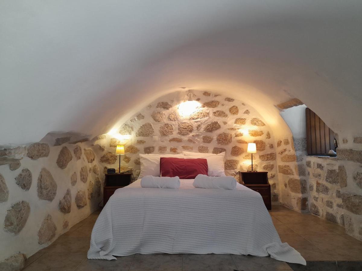 The Two Carob Trees, Traditional Stonehouse, Nikandri, Pirgos Diros Apartment Lefkias Bagian luar foto
