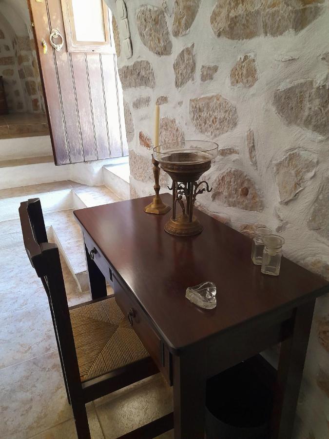 The Two Carob Trees, Traditional Stonehouse, Nikandri, Pirgos Diros Apartment Lefkias Bagian luar foto