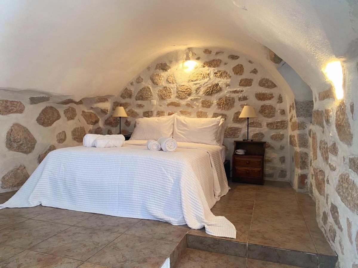 The Two Carob Trees, Traditional Stonehouse, Nikandri, Pirgos Diros Apartment Lefkias Bagian luar foto