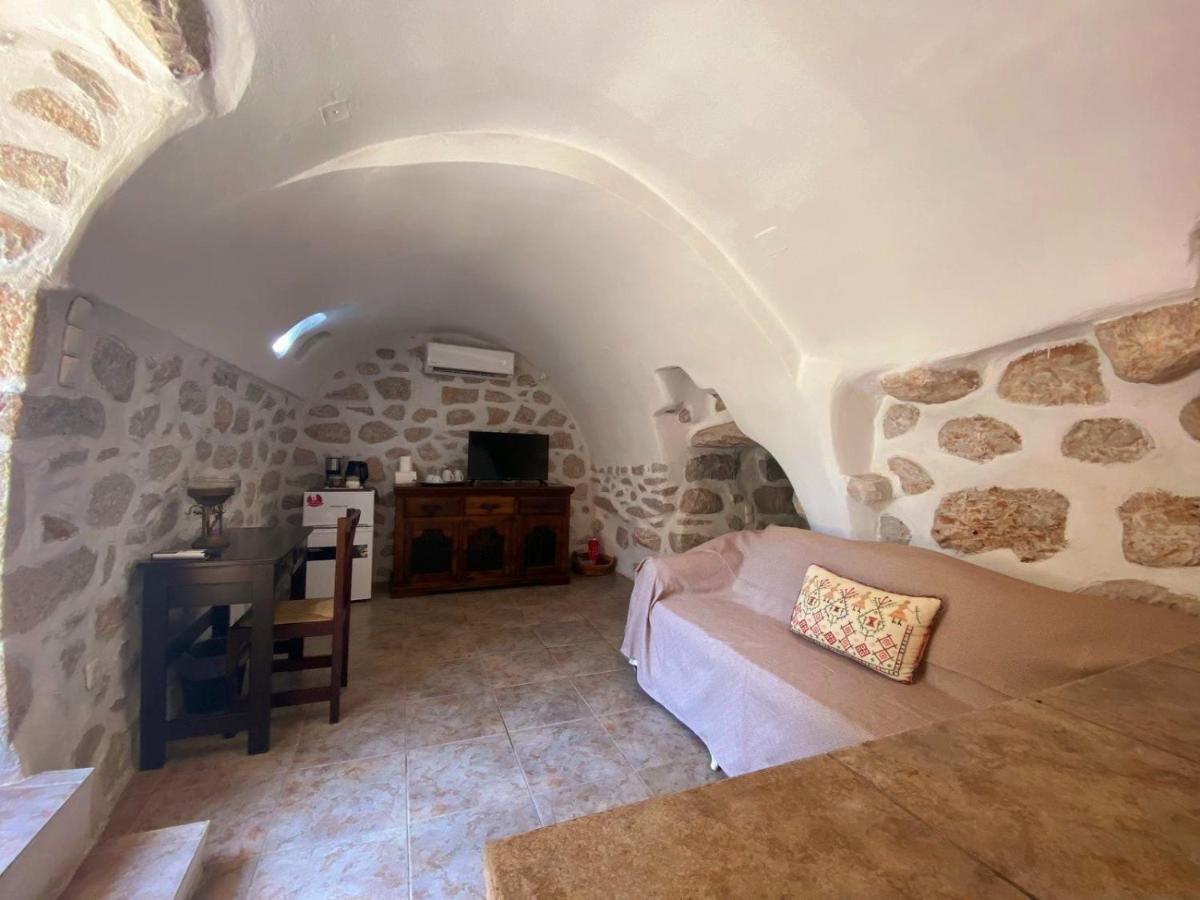 The Two Carob Trees, Traditional Stonehouse, Nikandri, Pirgos Diros Apartment Lefkias Bagian luar foto