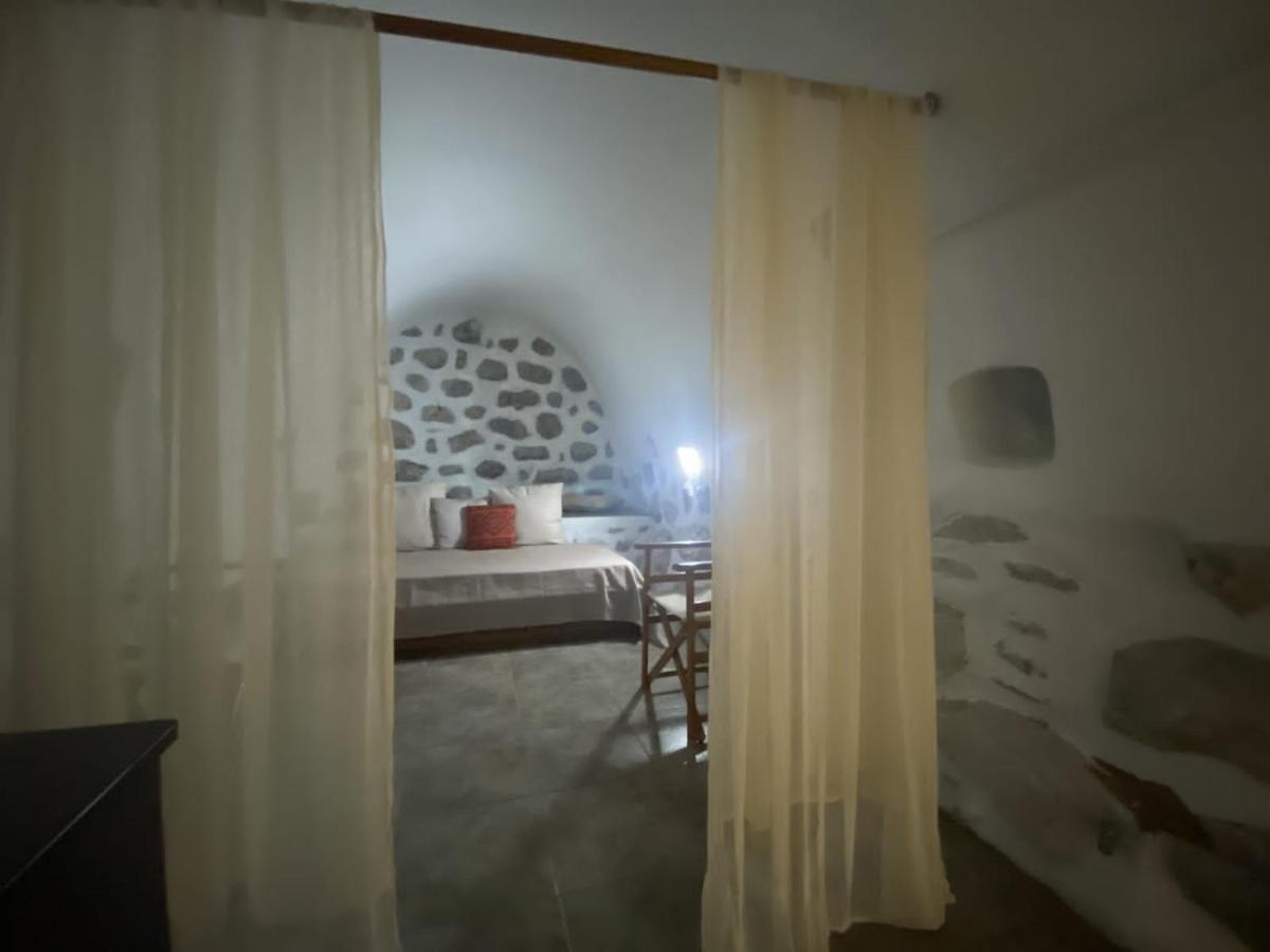 The Two Carob Trees, Traditional Stonehouse, Nikandri, Pirgos Diros Apartment Lefkias Bagian luar foto