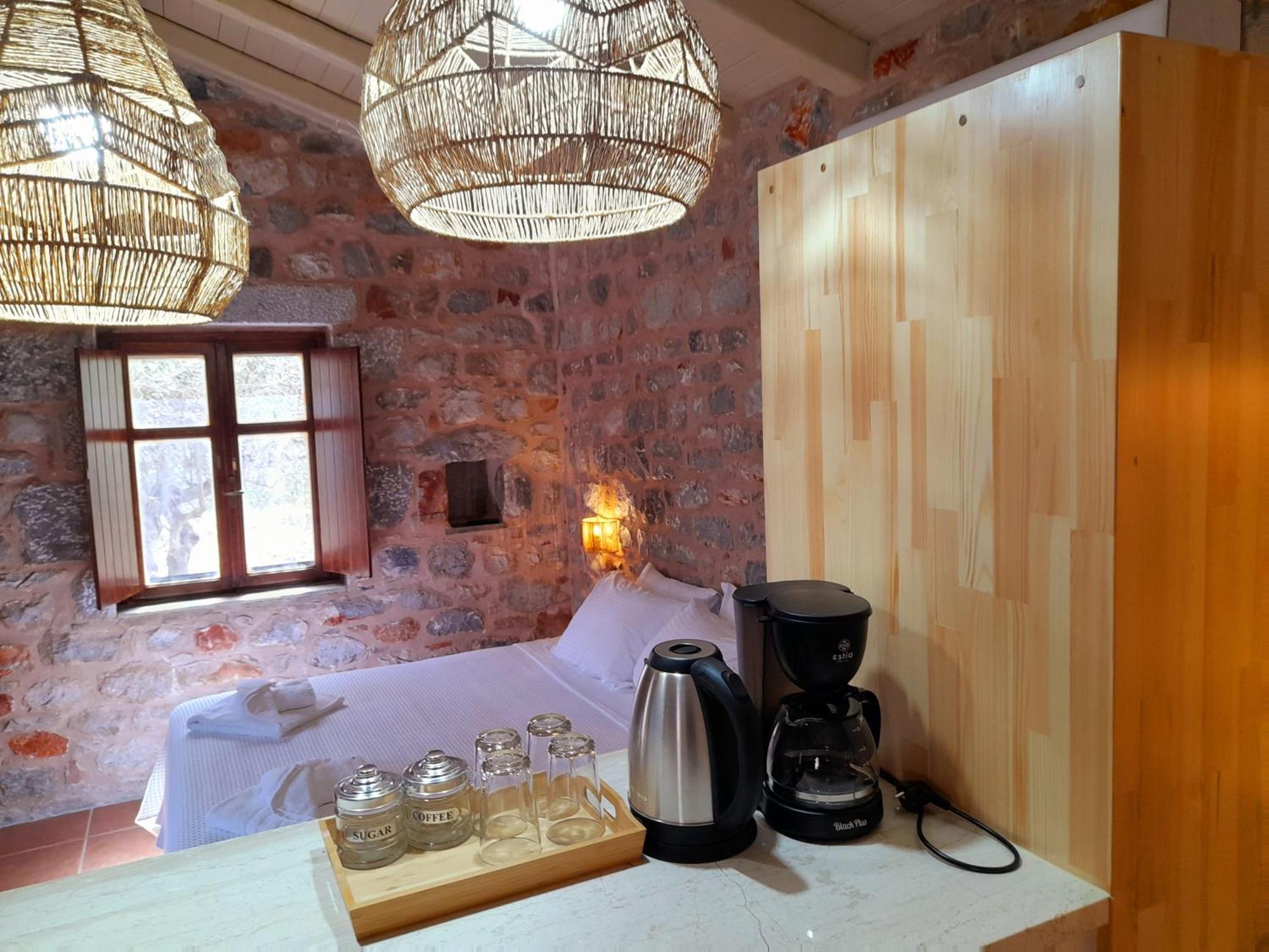 The Two Carob Trees, Traditional Stonehouse, Nikandri, Pirgos Diros Apartment Lefkias Bagian luar foto