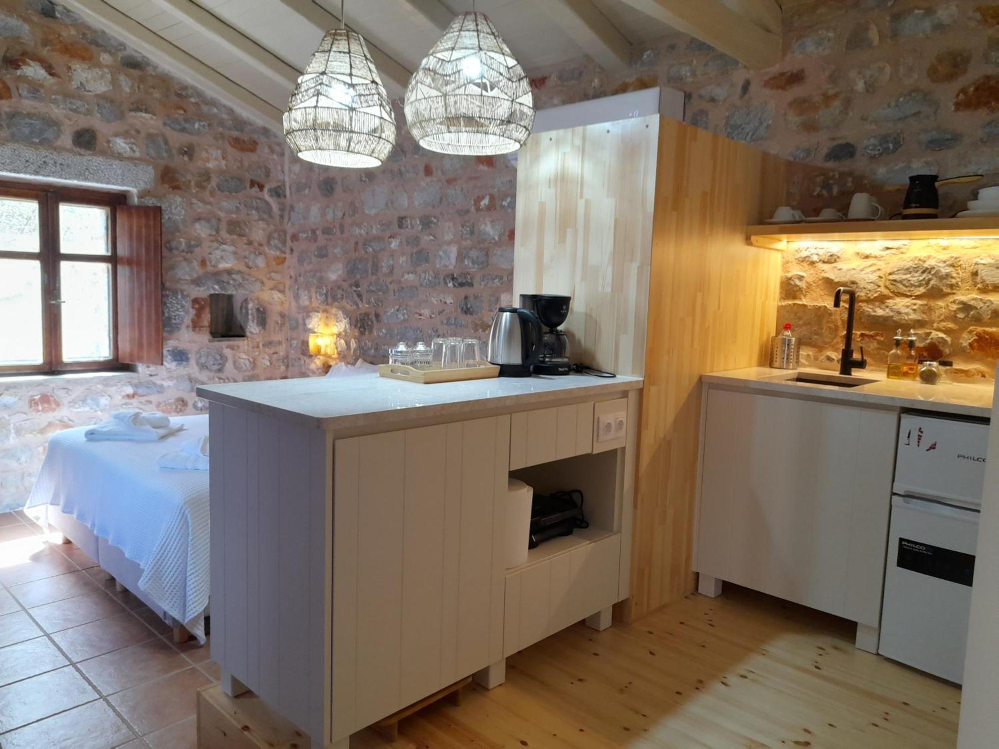 The Two Carob Trees, Traditional Stonehouse, Nikandri, Pirgos Diros Apartment Lefkias Bagian luar foto